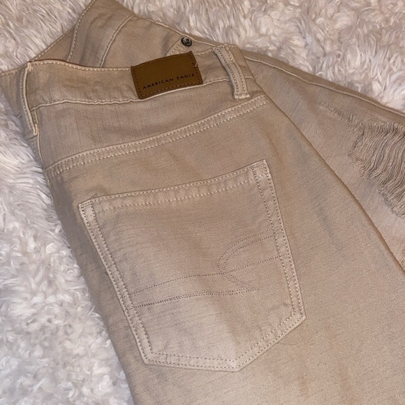 American Eagle cream beige tan distressed shorts subtle stripe detail design - Picture 7 of 7